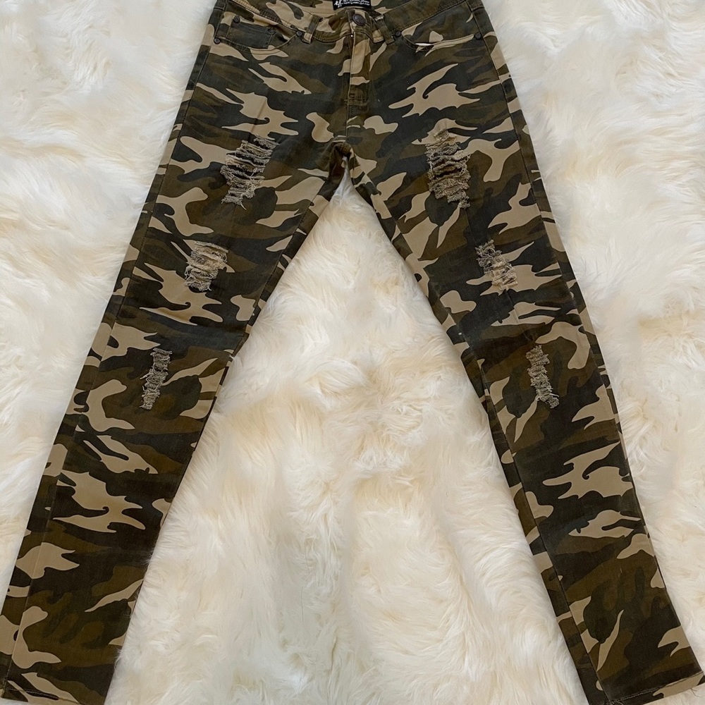 Camo distressed jeans
